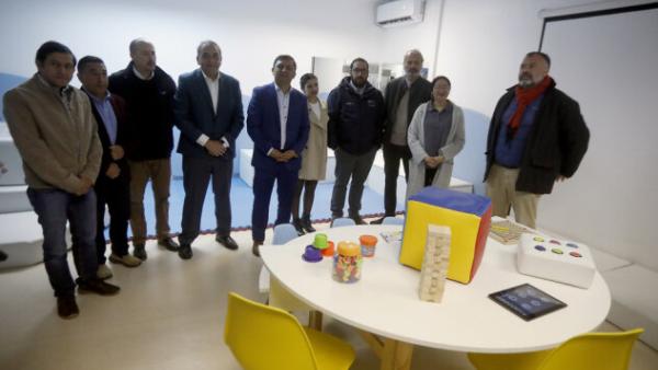 Ministro Cataldo visita Calbuco para conocer innovadora experiencia en educación inclusiva