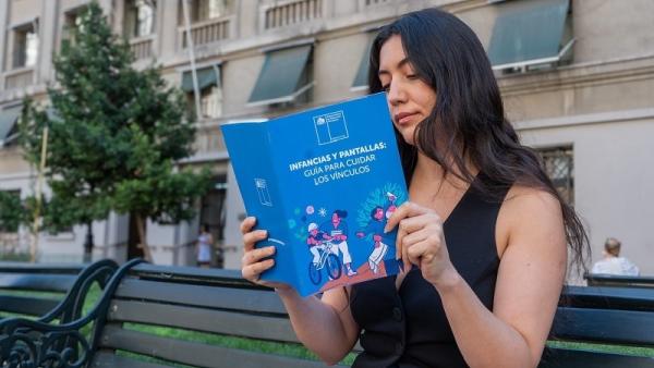 Cuidar los vínculos con niñas y niños: Educación Parvularia presenta Orientaciones sobre infancias y pantallas